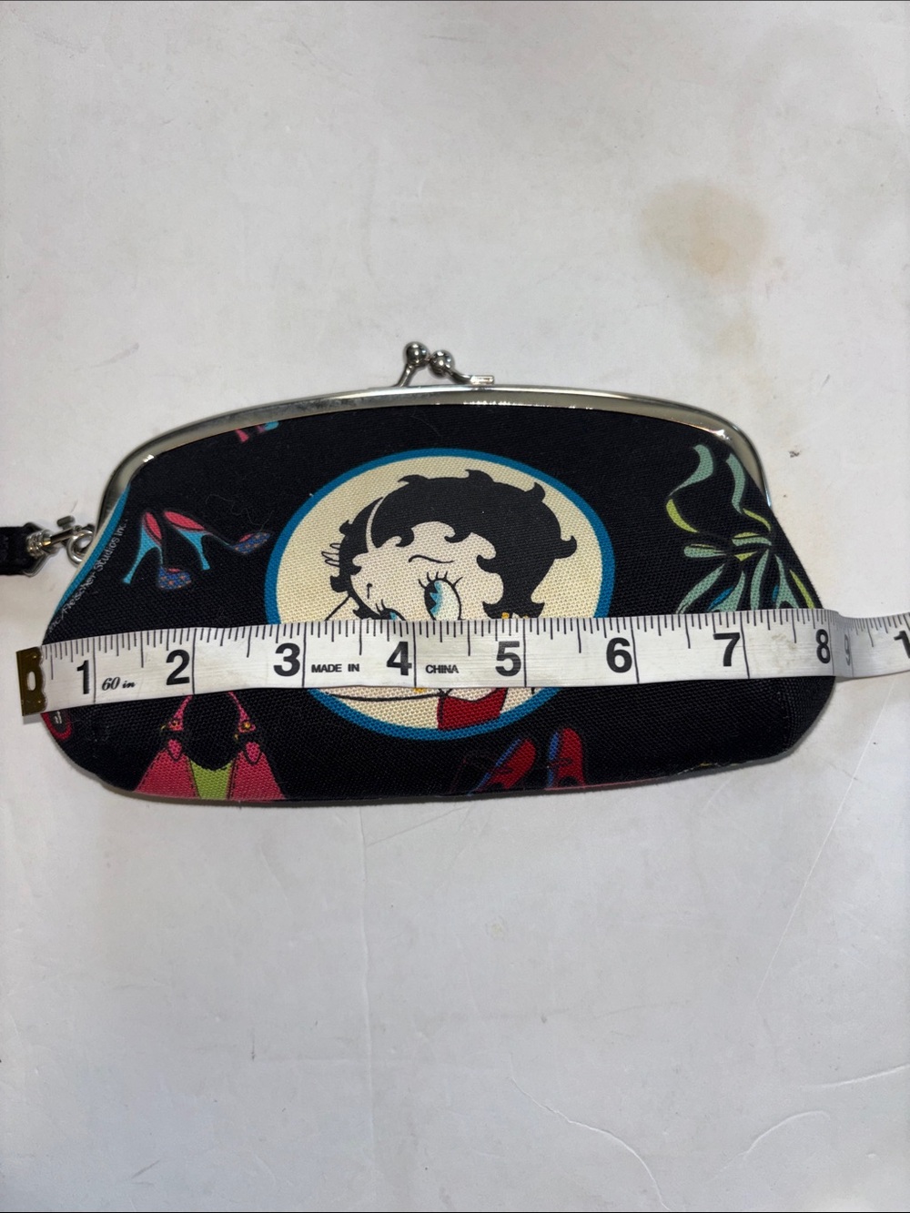 BETTY BOOP BLACK CLOTH WRISTLET PRELOVED VINTAGE…..’2005….8”X5”
SATIN INTERIOR - Picture 5 of 12